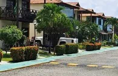 Imagem: A casa em condomínio possui 4 Dormitórios, 1 Banheiro, 2 Vagas