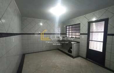 Imagem: A casa possui 2 Dormitórios, 3 Banheiros, 4 Vagas na garagem