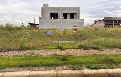 Imagem: O terreno possui 301m² de Área e está localizado em Recanto