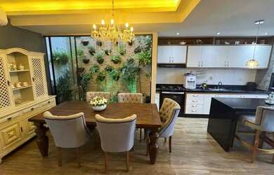 Imagem: A casa em condomínio possui 4 Dormitórios, 4 Banheiros, 2