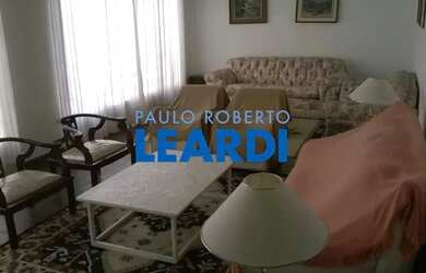 Imagem: A casa possui 4 Dormitórios, 5 Banheiros, 3 Vagas na garagem