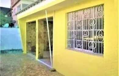 Imagem: A casa possui 3 Dormitórios, 2 Banheiros, 3 Vagas na garagem