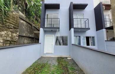 Imagem 1: Sobrado geminado com 2 quartos à venda no bairro Glória em Joinville -SC por R$ 350.000,00