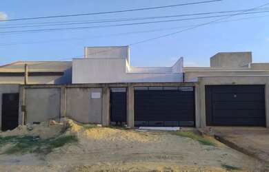 Imagem: A casa possui 3 Dormitórios, 4 Banheiros, 2 Vagas na garagem