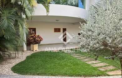 Imagem: A casa possui 3 Dormitórios, 2 Banheiros, 3 Vagas na garagem