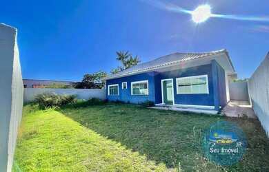 Imagem: A casa possui 3 Dormitórios, 1 Banheiro, 2 Vagas na garagem