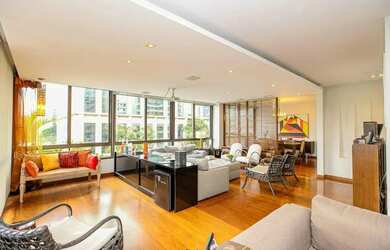 Imagem: O apartamento possui 3 Dormitórios, 5 Banheiros, 3 Vagas na