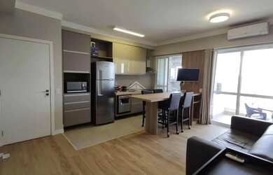 Imagem: O apartamento possui 1 Dormitório, 2 Banheiros, 2 Vagas na