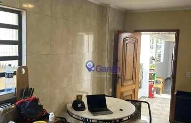 Imagem: A casa possui 3 Dormitórios, 2 Banheiros, 3 Vagas na garagem