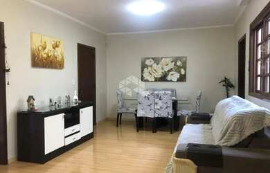 Imagem: A casa possui 3 Dormitórios, 3 Banheiros, 2 Vagas na garagem