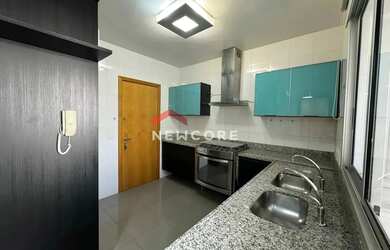 Imagem: O apartamento possui 3 Dormitórios, 1 Banheiro, 2 Vagas na