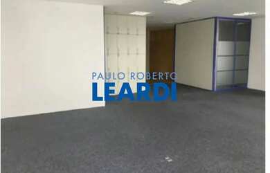 Imagem: O depósito possui 4 Vagas na garagem, 172m² de Área, Imóvel