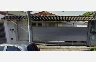 Imagem: A casa possui 2 Dormitórios, 1 Banheiro, 3 Vagas na garagem