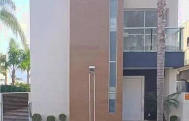 Imagem: A casa em condomínio possui 4 Dormitórios, 5 Banheiros, 2