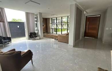 Imagem: A casa em condomínio possui 4 Dormitórios, 5 Banheiros, 2