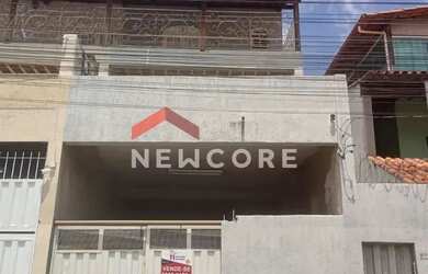 Imagem: A casa possui 4 Dormitórios, 3 Banheiros, 4 Vagas na garagem