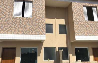 Imagem: A casa possui 2 Dormitórios, 2 Banheiros, 1 Vaga na garagem