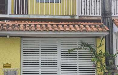 Imagem: A casa possui 2 Dormitórios, 1 Banheiro, 1 Vaga na garagem