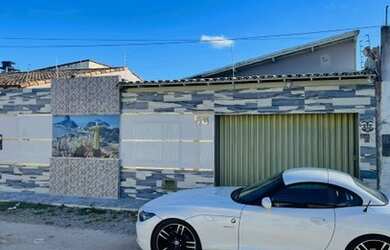 Imagem: A casa possui 3 Dormitórios, 3 Banheiros, 250m² de Área e