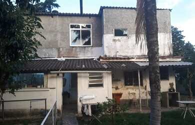 Imagem: A casa possui 4 Dormitórios, 3 Banheiros, 120m² de Área e