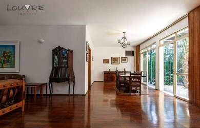 Imagem: A casa possui 4 Dormitórios, 5 Banheiros, 3 Vagas na garagem