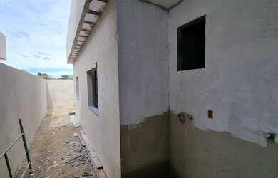 Imagem: A casa possui 2 Dormitórios, 1 Banheiro, 1 Vaga na garagem