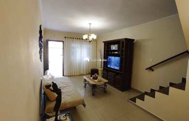 Imagem: A casa possui 2 Dormitórios, 2 Banheiros, 1 Vaga na garagem