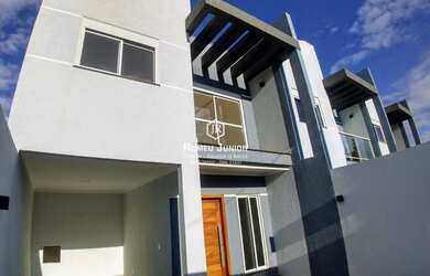 Imagem: A casa possui 3 Dormitórios, 2 Banheiros, 2 Vagas na garagem