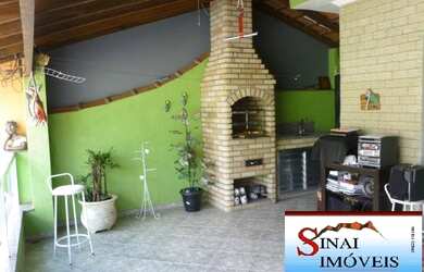 Imagem: A casa possui 2 Dormitórios, 1 Banheiro, 2 Vagas na garagem