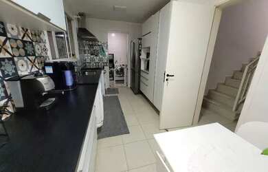 Imagem: A casa em condomínio possui 4 Dormitórios, 3 Banheiros, 3