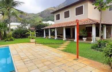 Imagem: A casa em condomínio possui 4 Dormitórios, 5 Banheiros, 4