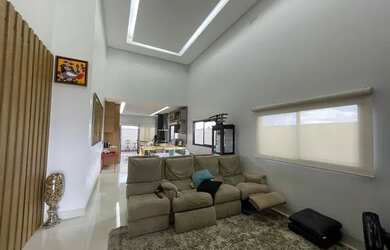 Imagem: A casa possui 3 Dormitórios, 4 Banheiros, 4 Vagas na garagem