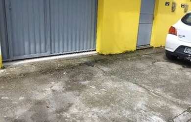 Imagem: A casa possui 3 Dormitórios, 3 Banheiros, 2 Vagas na garagem