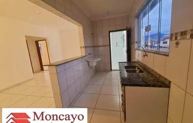 Imagem: A casa possui 2 Dormitórios, 1 Banheiro, 2 Vagas na garagem