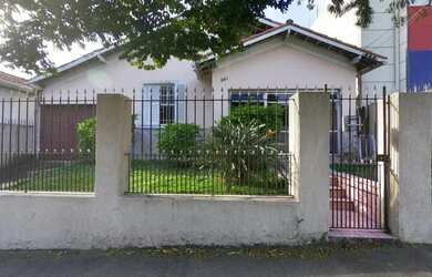 Imagem: A casa possui 2 Dormitórios, 2 Banheiros, 4 Vagas na garagem