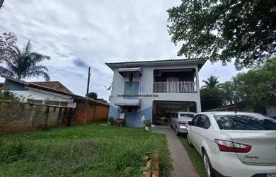 Imagem: A casa possui 4 Dormitórios, 3 Banheiros, 4 Vagas na garagem