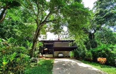 Imagem: A casa possui 5 Dormitórios, 5 Banheiros, 5 Vagas na garagem