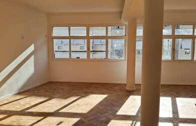 Imagem: O apartamento possui 3 Dormitórios, 2 Banheiros, 180m² de