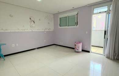 Imagem: A casa possui 4 Dormitórios, 5 Banheiros, 4 Vagas na garagem