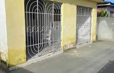 Imagem: A casa possui 2 Dormitórios, 1 Banheiro, 3 Vagas na garagem