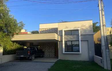 Imagem: A casa em condomínio possui 3 Dormitórios, 2 Banheiros, 2