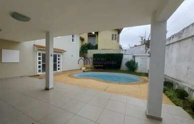 Imagem: A casa em condomínio possui 4 Dormitórios, 5 Banheiros, 3