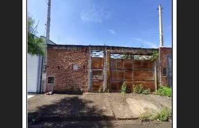 Imagem: A casa possui 1 Dormitório, 1 Banheiro, 1 Vaga na garagem