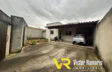 Imagem: A casa possui 3 Dormitórios, 2 Banheiros, 4 Vagas na garagem