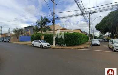 Imagem: O depósito possui 2 Vagas na garagem e 240m² de Área e está