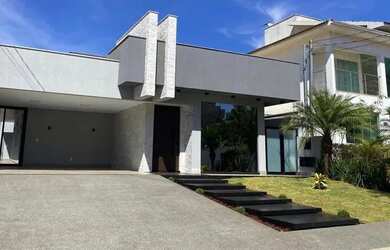 Imagem: A casa em condomínio possui 3 Dormitórios, 5 Banheiros, 2