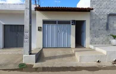 Imagem: A casa possui 2 Dormitórios, 2 Banheiros e está localizado