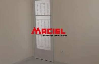 Imagem: A casa possui 2 Dormitórios, 1 Banheiro, 2 Vagas na garagem