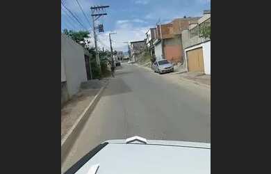 Imagem: A casa possui 1 Dormitório, 1 Banheiro, 1 Vaga na garagem e
