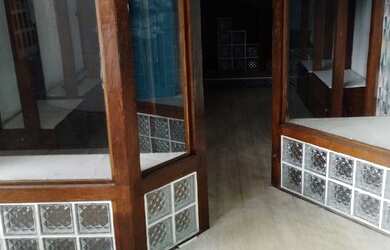 Imagem: O depósito possui 5 Vagas na garagem e 48m² de Área e está